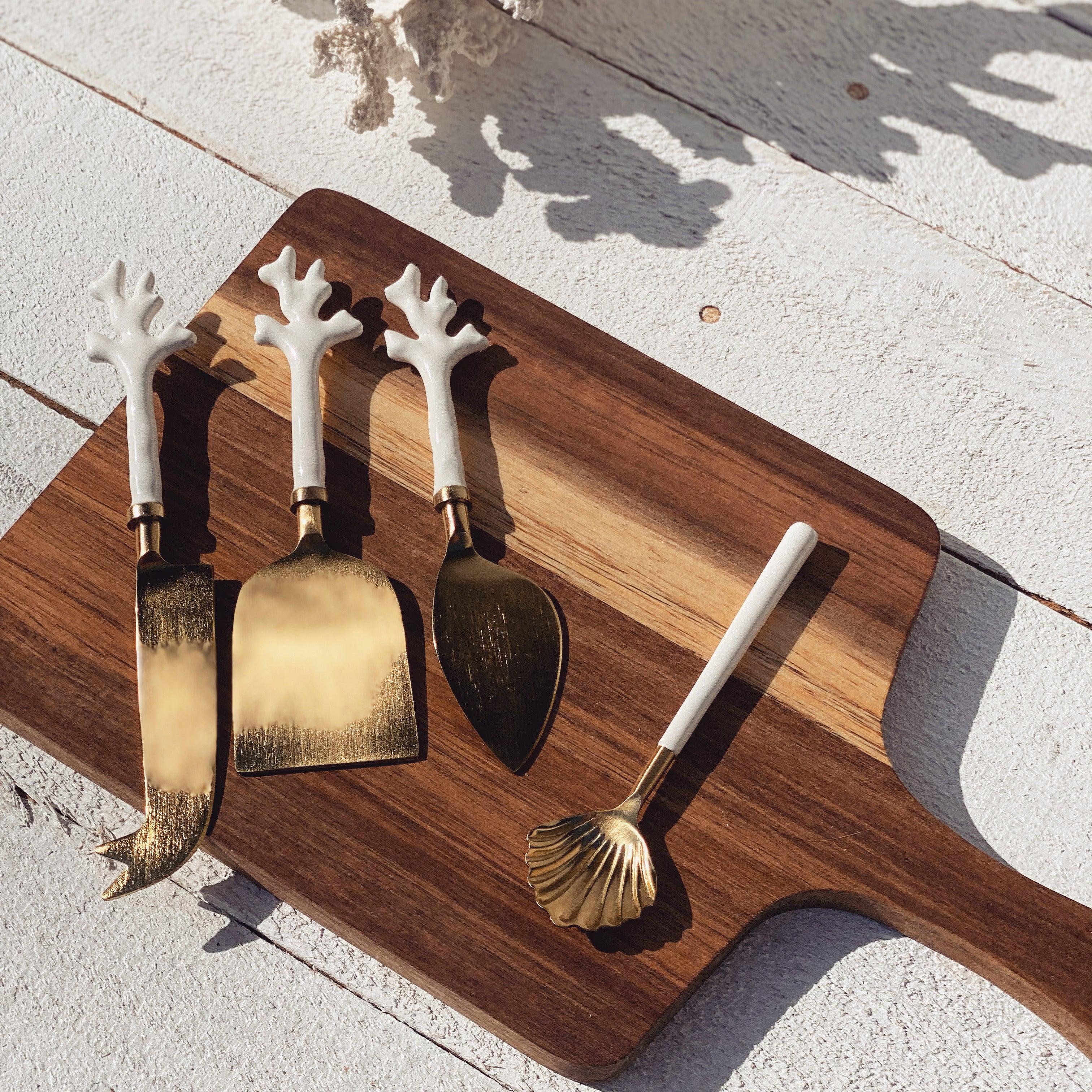 white coral cheese knife | set