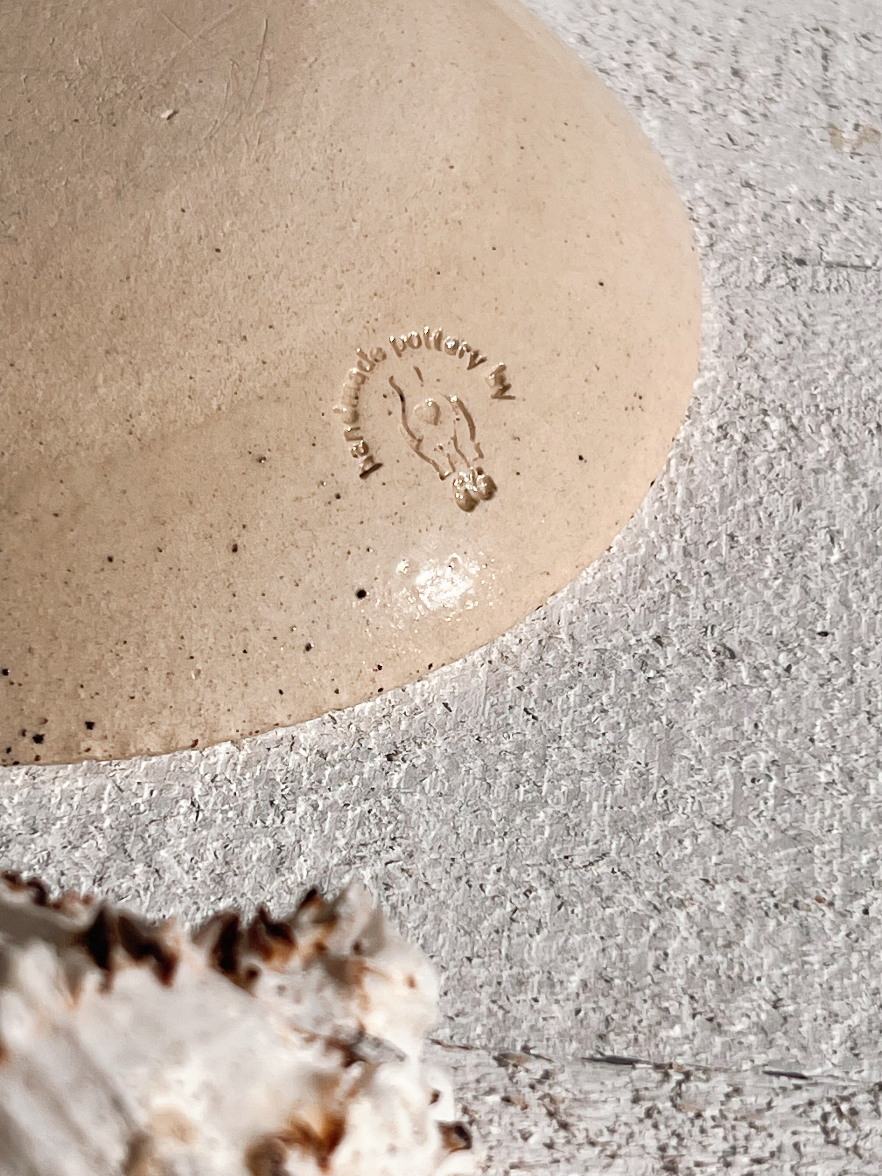 soleil medium palm flat bowl | sand