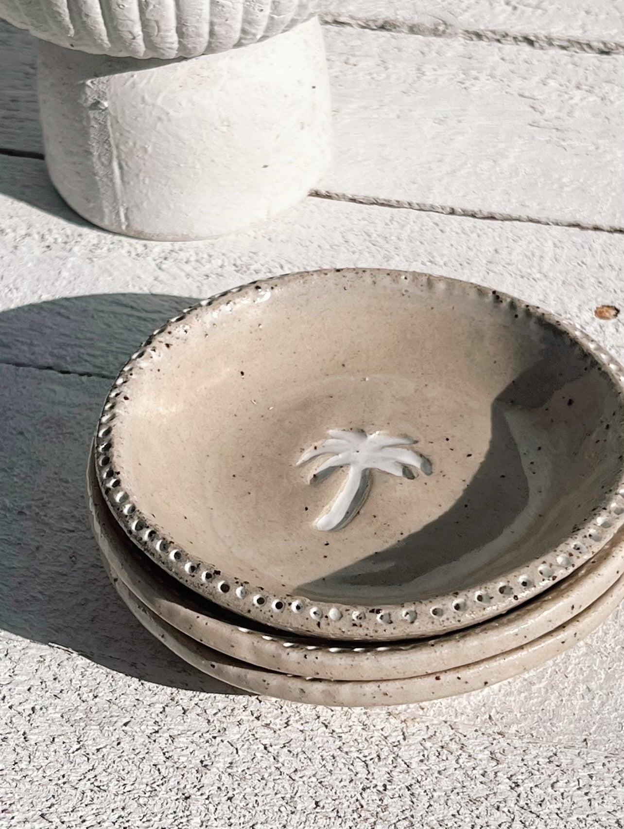 soleil medium palm flat bowl | sand