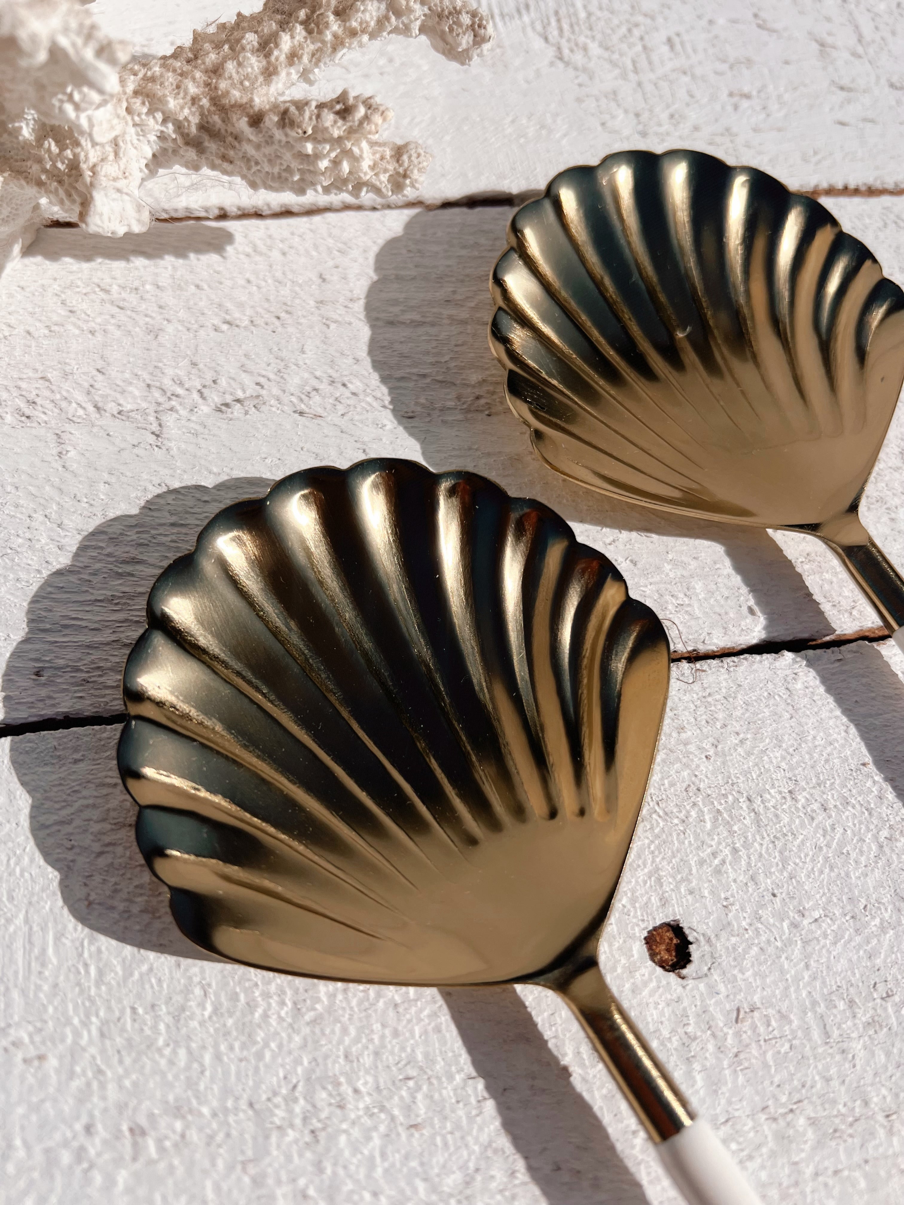 gold clam shell salad servers | set