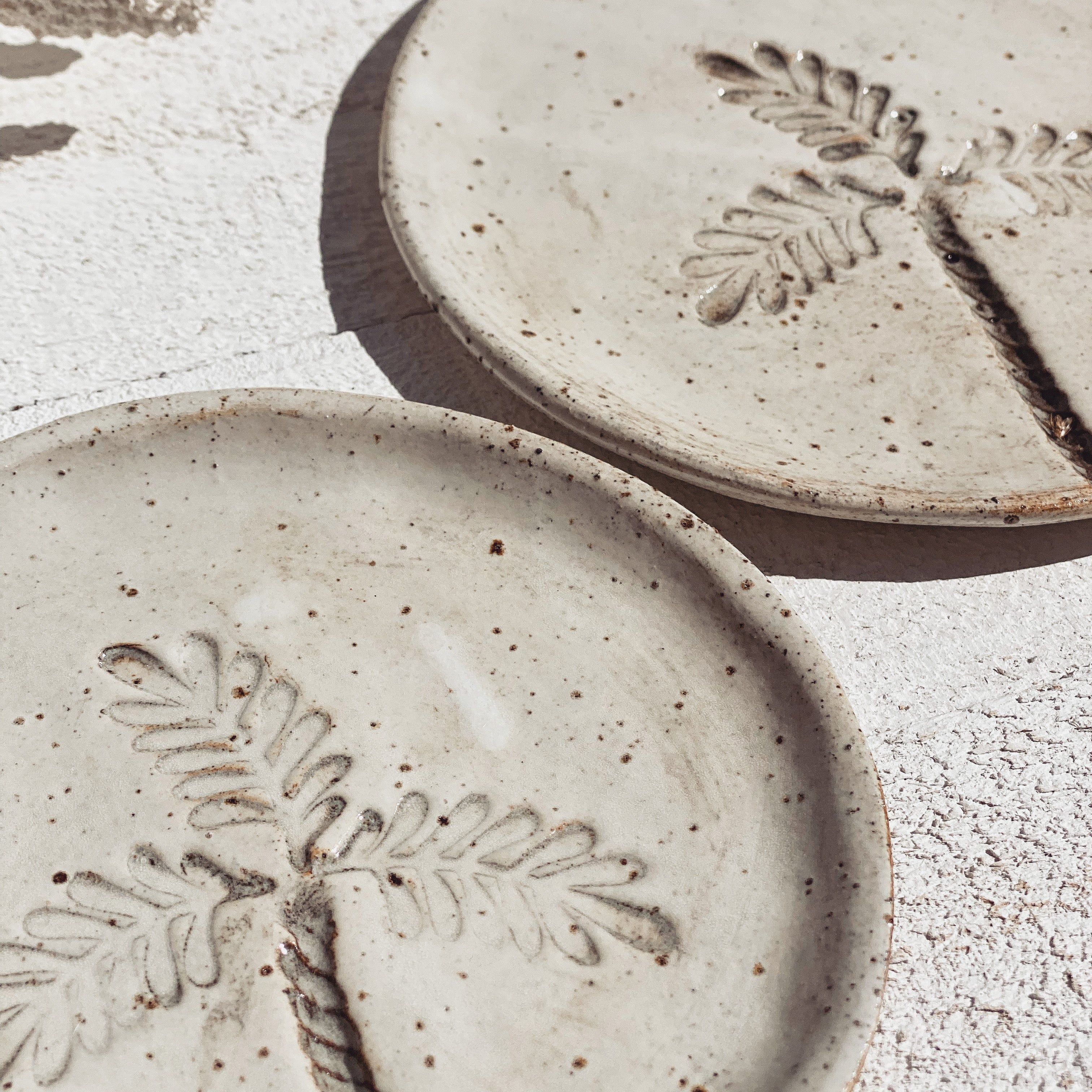 soleil palm tree plate set | speckled